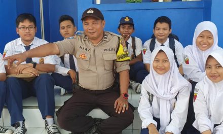 Sambang Polkis Ke Sekolah, Bhabinkamtibmas Imbau Siswa Untuk Tidak Tawuran