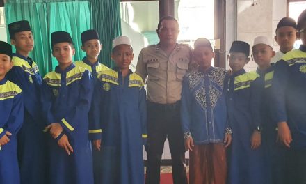 Sambang Polsantren, Bhabinkamtibmas Mengajak Santri Ikut Berperan Aktif Menjaga Keamanan