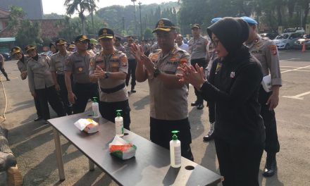 Cegah Corona, Polrestro Tangerang Kota Lakukan Gerakan Cuci Tangan Massal dan Bersih-bersih