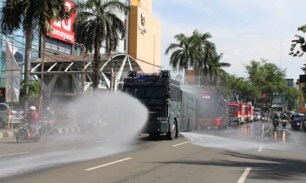 Polrestro Tangerang Kota Lakukan Penyemprotan Disinfektan di 8 Titik