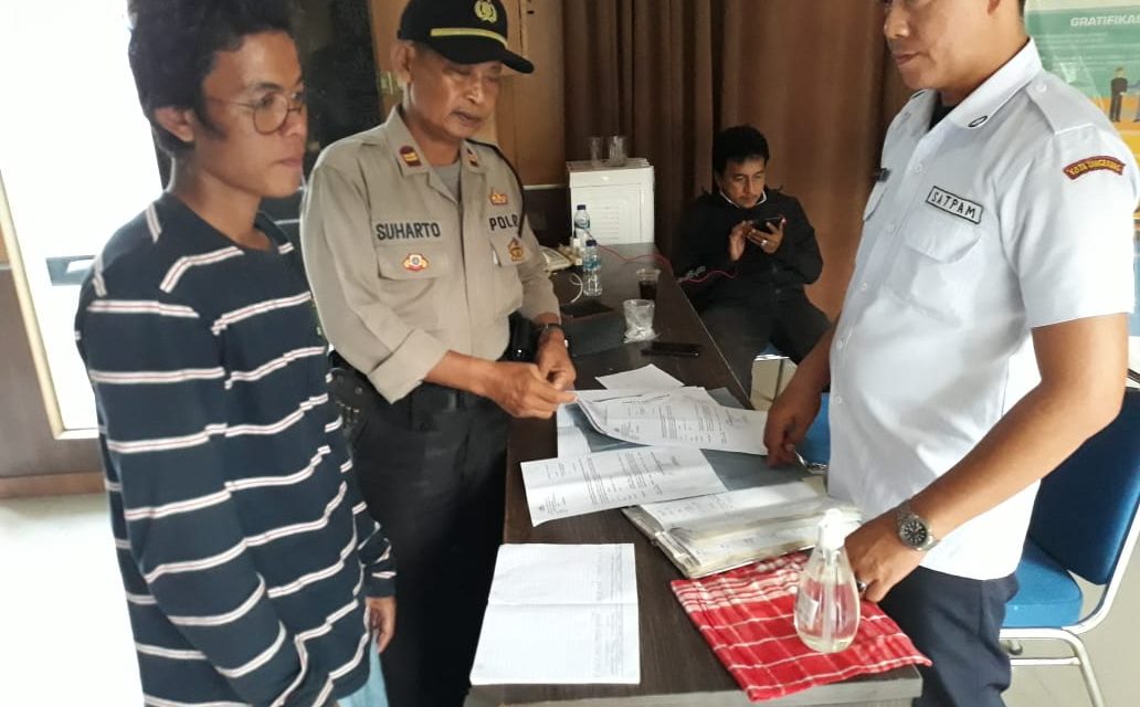 Adanya Temuan Warga Masyarakat Yang Terlantar (Tersesat), Dengan Sigap Tanggap Anggota Personil  POLRI Dari Polsek Batu Ceper Melindungi Dan Membawa Warga Tersebut Ke Dinas Sosial Kota Tangerang