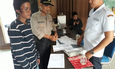 Adanya Temuan Warga Masyarakat Yang Terlantar (Tersesat), Dengan Sigap Tanggap Anggota Personil  POLRI Dari Polsek Batu Ceper Melindungi Dan Membawa Warga Tersebut Ke Dinas Sosial Kota Tangerang