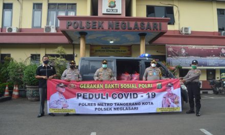 Polsek Neglasari Bagikan Sembako Kepada Warga Terdampak Covid-19