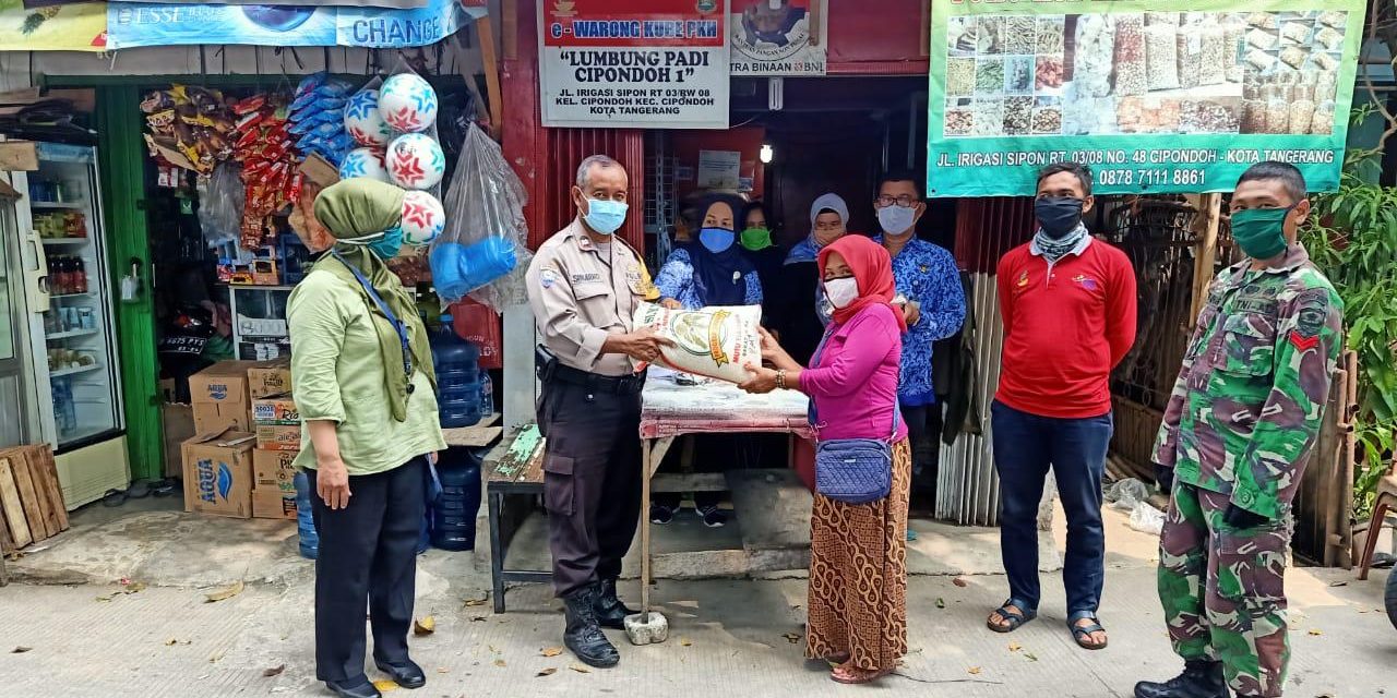 Sinergitas Unsur 3 Pilar Kel.Cipondoh Laksanakan Penyaluran Bantuan dari BPNT Kota Tangerang Untuk Warga Kel. Cipondoh