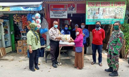 Sinergitas Unsur 3 Pilar Kel.Cipondoh Laksanakan Penyaluran Bantuan dari BPNT Kota Tangerang Untuk Warga Kel. Cipondoh