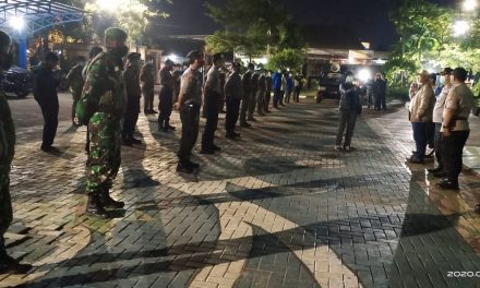 Polsek Cipondoh Gelar Ops.Cipkon dan Backup Trantib Kec. Pinang Bubarkan Kerumunan Massa di Kec. Pinang Kota Tangerang