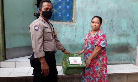 Bhabinkamtibmas Polsek Cipondoh Distribusikan Paket Sembako