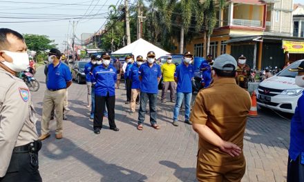 Bhabinkamtibmas Polsek Cipondoh Laksanakan Pembagian Masker Gratis dari LPM Kel.Cipondoh Indah