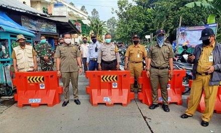 Pemantauan Pelaksanaan PSBB Pada Pembatasan Akses Jalan Pasar Tradisional Sipon oleh Sinergitas 3 Pilar Kel. Cipondoh