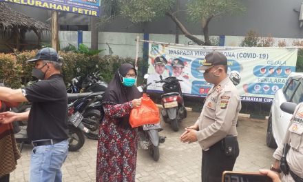 Bakti Sosial dan Rangkaian Pendistribusian Paket Sembako dari Donatur di Wilayah Hukum Polsek Cipondoh