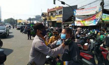 Pemberian Masker Gratis Di Pasar Bengkok Kel/Kec. Pinang Kota Tangerang