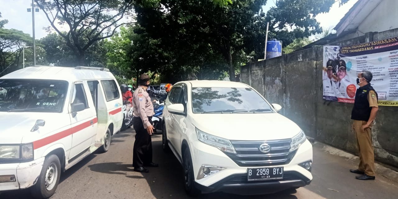 Bhabinkamtibmas Bersama Tiga Pilar Lakukan Pemeriksaan di Check Point Graha Raya