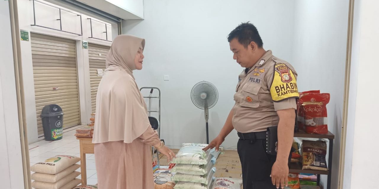 Bhabinkamtibmas Polsek Cipondoh Laksanakan Pengecekan Toko Beras di Kel. Sudimara Pinang