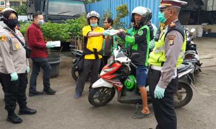 Bangun Rasa Empati Warga Karawaci Yang Berkekurangan, Polri dan Yayasan Boen Tek Bio Membagikan Nasi Kotak