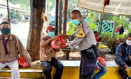 Pemberian Sembako Kepada Ojek Pangkalan Perum Puri Indah Cipondoh