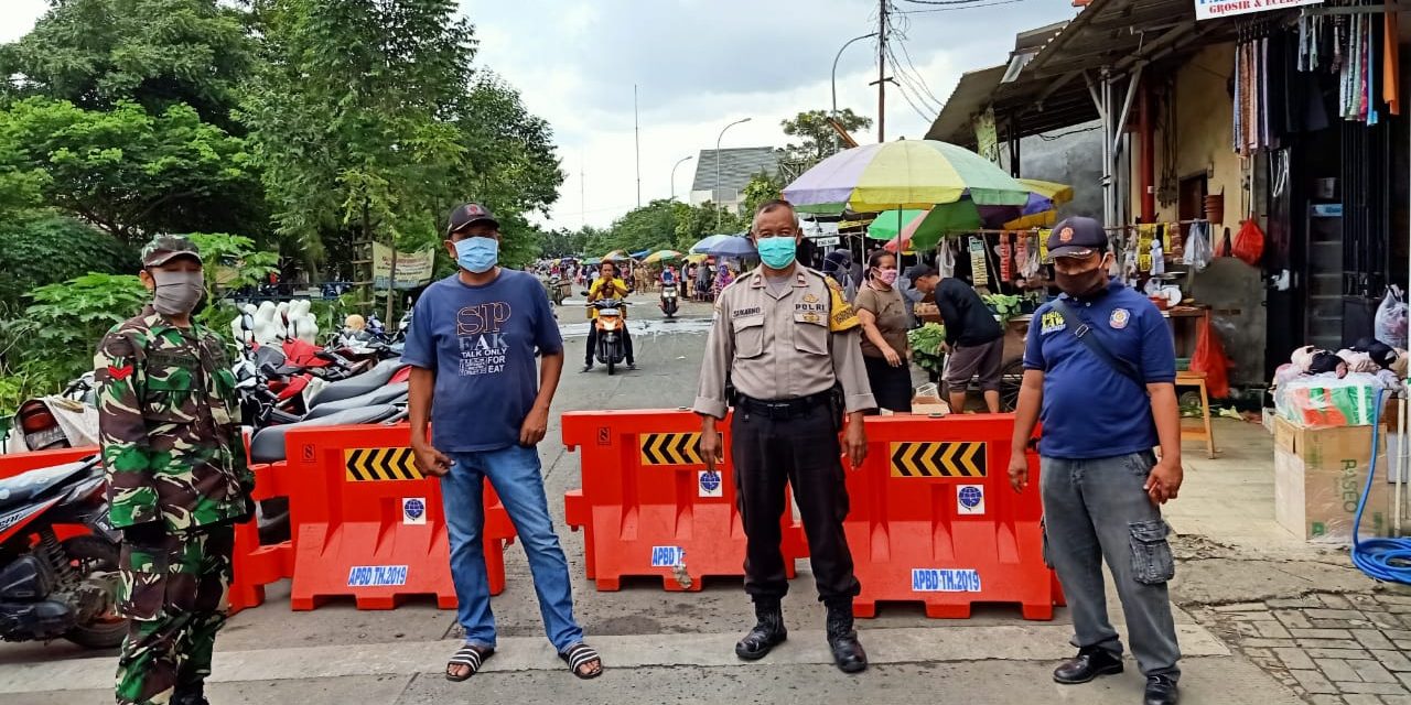 Pemantauan Pelaksanaan PSBB Pembatasan Akses Jalan Irigasi Sipon oleh Sinergitas 3 Pilar Kel. Cipondoh