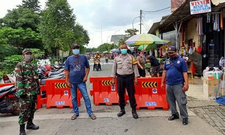 Pemantauan Pelaksanaan PSBB Pembatasan Akses Jalan Irigasi Sipon oleh Sinergitas 3 Pilar Kel. Cipondoh