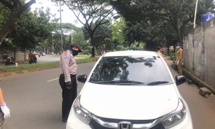 Bhabinkamtibmas Laksanakan Pemeriksaan Kendaraan Di Chek Point Graha Raya