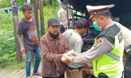 Patroli Dialogis Kontrol kewilayahan Maka Tim Patroli Unit Samapta Polsek Batu Ceper Laksanakan pencegahan Guantibmas Demi Harkamtibas, Serta melaksanakan kegiatan bagi-bagi Makanan gratis kepada masyarakat yang membutuhkan