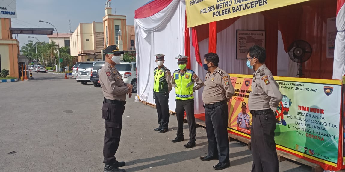 Personil Polres Metro Tangerang Dan Polsek Batu Ceper Melaksanakan Piket Tugas Jaga Di Pengamanan Pos Pengamanan Ops ‘’ Ketupat Jaya – 2020 ‘’