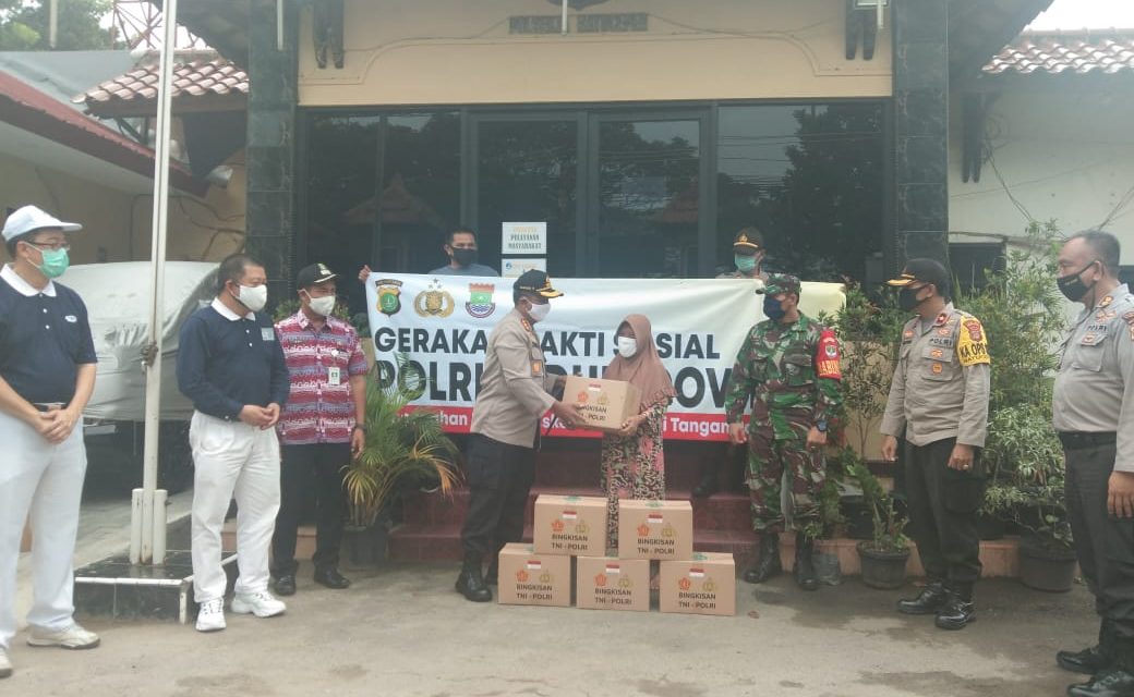 Gerakan Bhakti Sosial TNI/POLRI Peduli Covid-19, Bantuan Berupa 200 Paket Sembako Gratis Dari Yayasan Buddha Tzu Chi Untuk Warga terdampak Covid-19 di wilkum Polsek Batu Ceper