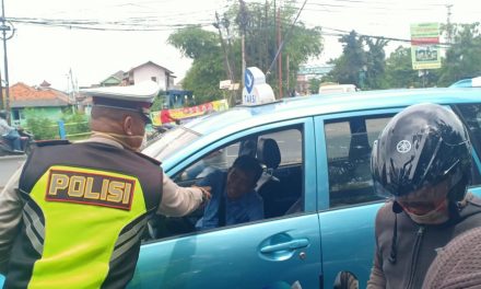 Pelaksanaan himbauan cegah penyebaran virus Covid-19 (Corona), dan Anggota personi Polsek Batu Ceper lakukan kegiatan Emphaty Building serta Social Bounding