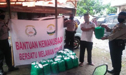 Polsek Neglasari Bersama Bhayangkari Berikan Takjil Kepada Yayasan Yatim Piatu