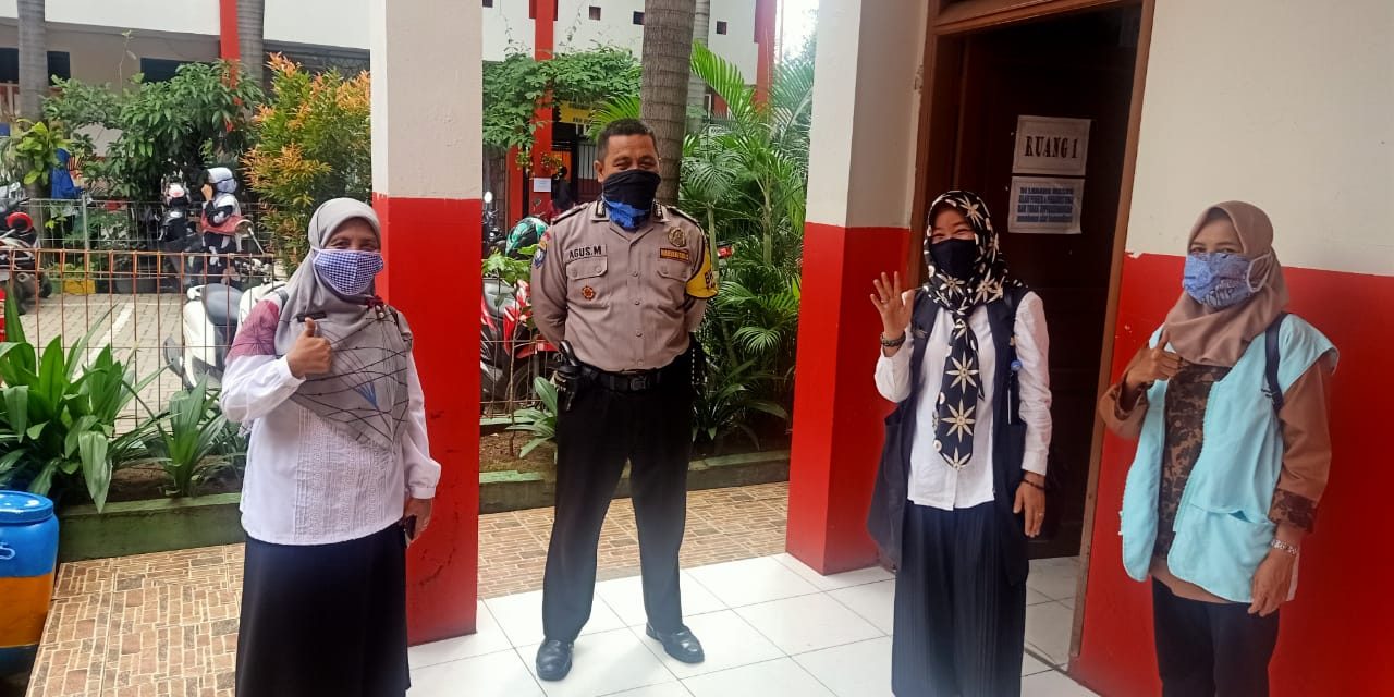 Polsek Cipondoh Monitoring dan Pengamanan Pemberian KKS di Kel. Sudimara Pinang Kota Tangerang