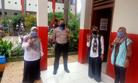 Polsek Cipondoh Monitoring dan Pengamanan Pemberian KKS di Kel. Sudimara Pinang Kota Tangerang