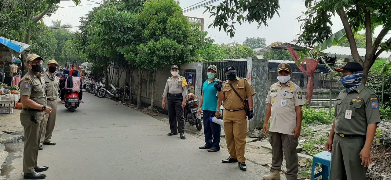 Sinergitas Binamas Bersama Satpol PP Berikan Himbauan Kepada Masyarakat Yang Akan Ke Pasar