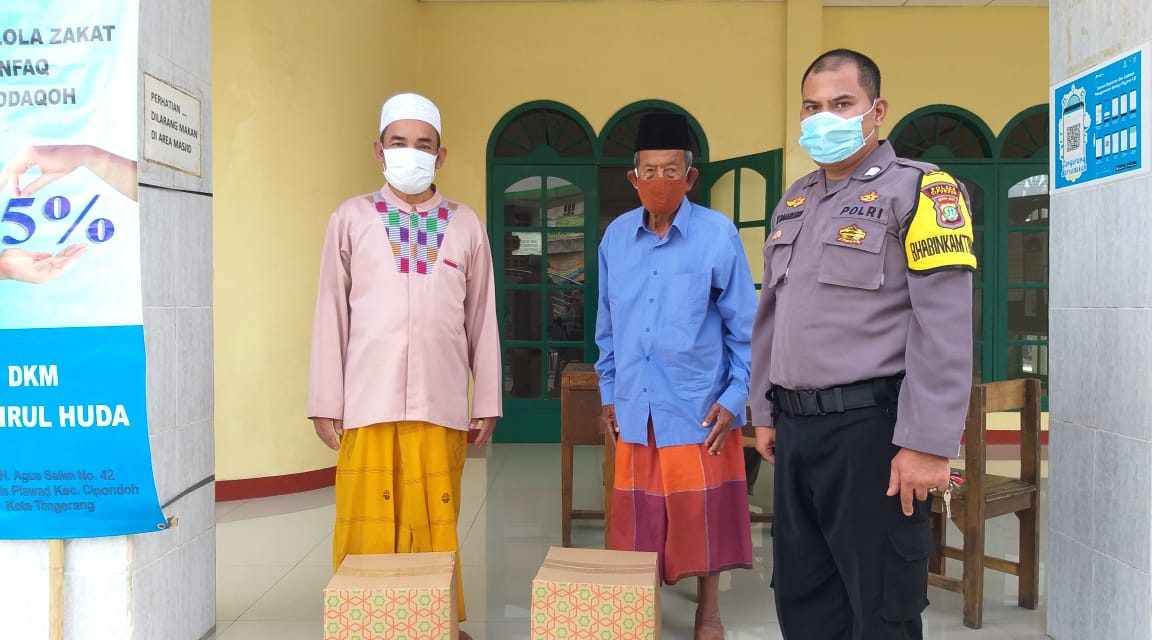 Pendistribusian Bantuan dari BIK Mabes Polri kepada Ustadz dan Marbot Masjid Poris Plawad