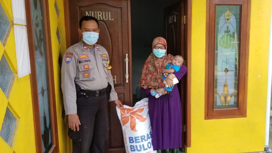 Polsek Cipondoh Laksanakan Penyerahan Bantuan Sosial dari Kapolres Metro Tangerang Kota kepada Ponpes Nurul Fallah Haromain di RT 004/04 Kp. Kosong Kel. Panunggangan Pinang