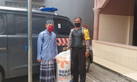 Polsek Cipondoh Distribusikan 50 kg Beras dari Kapolres Metro Tangerang Kota Kepada Ponpes Ihya Ulumuddin di Rt 01/07 Kel. Ketapang Cipondoh