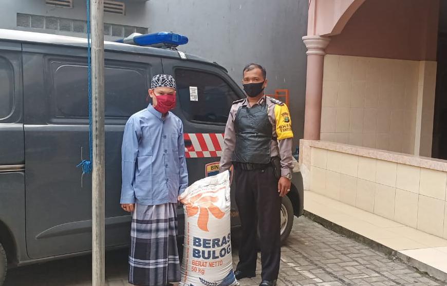 Polsek Cipondoh Distribusikan 50 kg Beras dari Kapolres Metro Tangerang Kota Kepada Ponpes Ihya Ulumuddin di Rt 01/07 Kel. Ketapang Cipondoh