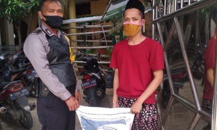 Aksi kepedulian Polri, Polsek Cipondoh Berikan Bantuan Beras dari Kapolres Metro Tangerang Kota kepada Ponpes Darul Qur’an Lantaburo di Rt 06/05 Kel. Ketapang Cipondoh