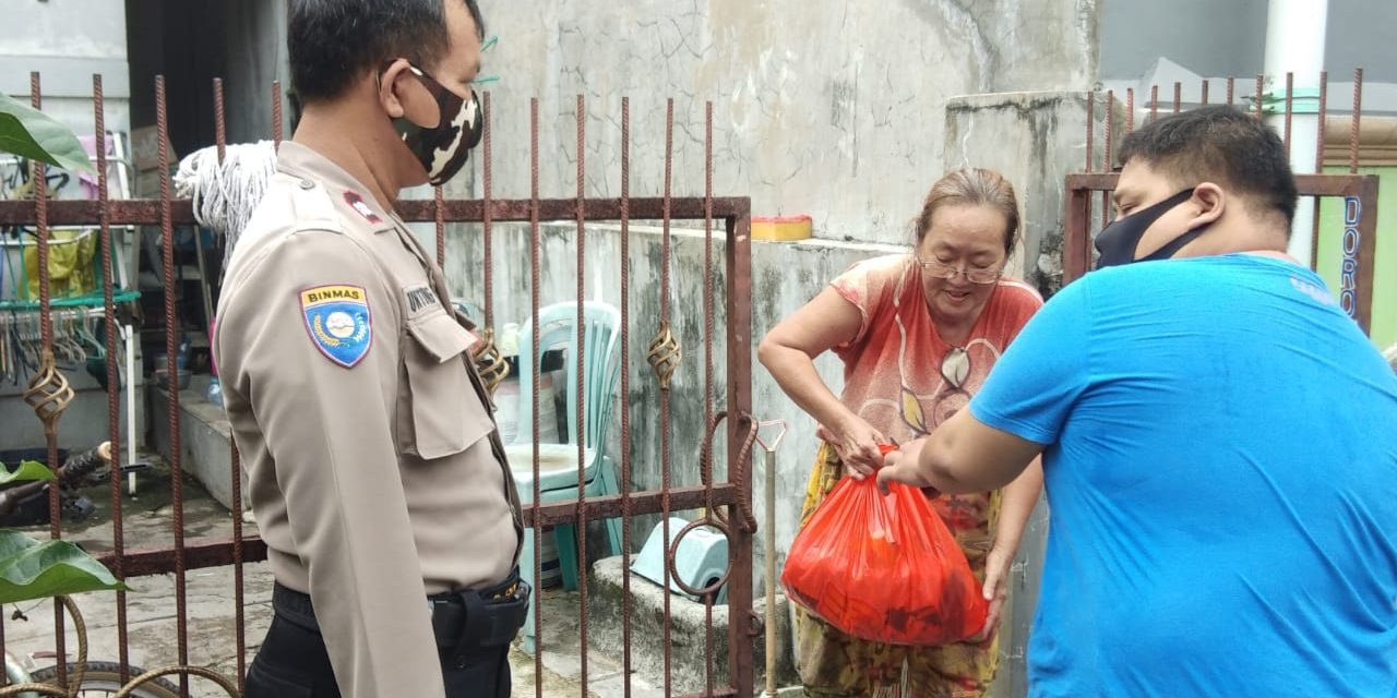 Pemberian Sembako Kepada Warga RT 02/08 Kel.Cipondoh Indah yang Terdampak Covid – 19