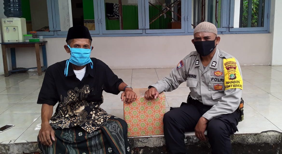 Pendistribusian Bantuan dari BIK Mabes Polri kepada Ustadz dan Marbot Masjid Jami Al Iklas Cipete