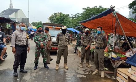 Penertiban Para Pedagang Pasar Sipon  Cipondoh Kota Tangerang Dalam Rangka PSBB Tahap 3