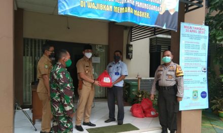 Penyerahan Bingkisan Sembako dari Kec. Pinang Bagi Warga oleh Unsur 3 Pilar Kel. Panunggangan