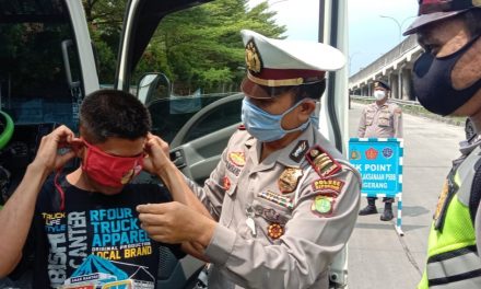 Polsek Cipondoh Laksanakan 2.1 Kendaraan Mudik dan Pemakaian Masker Di Green Lake Cipondoh