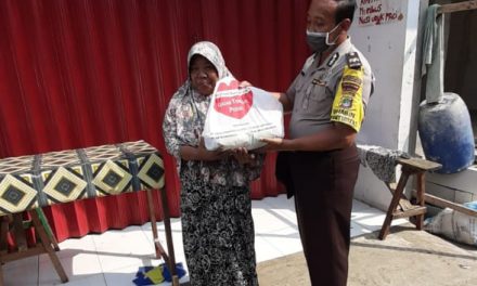 Binamas Polsek Cipondoh Salurkan Bantuan Sembako dari PT.Gajah Tunggal Bagi Warga Kp. Bojong Kunciran Indah