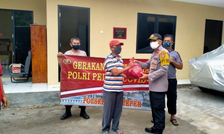 Kegiatan Pembagian Sembako gratis dari Polsek Batuceper untuk warga yang dirumahkan/PHK oleh  Perusahaan yang berdampak oleh covid-19