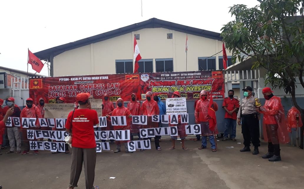 Bhabinkamtibmas AIPTU Suharno Saksikan Berikan Himbauan Kamtibmas di saat Peringatan Hari Buruh Sedunia di PT. Sutra Indah Utama