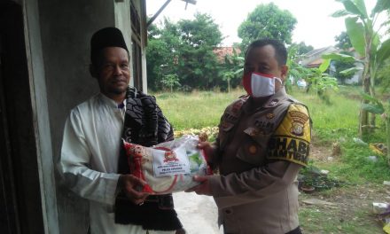 Baksos Penyaluran Beras Dalam Rangka HUT BHAYANGKARA Ke-74 Bagi Warga di Kel. Kunciran Jaya, Pinang