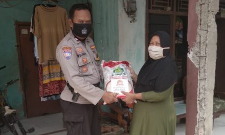 Polsek Cipondoh Gelar Baksos Salurkan Beras Jelang Hari BHAYANGKARA Ke 74 di Kel. Panunggangan, Pinang