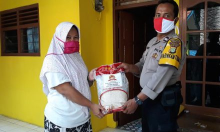 Baksos Penyaluran Beras Dalam Rangka HUT BHAYANGKARA Ke-74 Bagi Warga Kel. Panunggangan Utara, Pinang