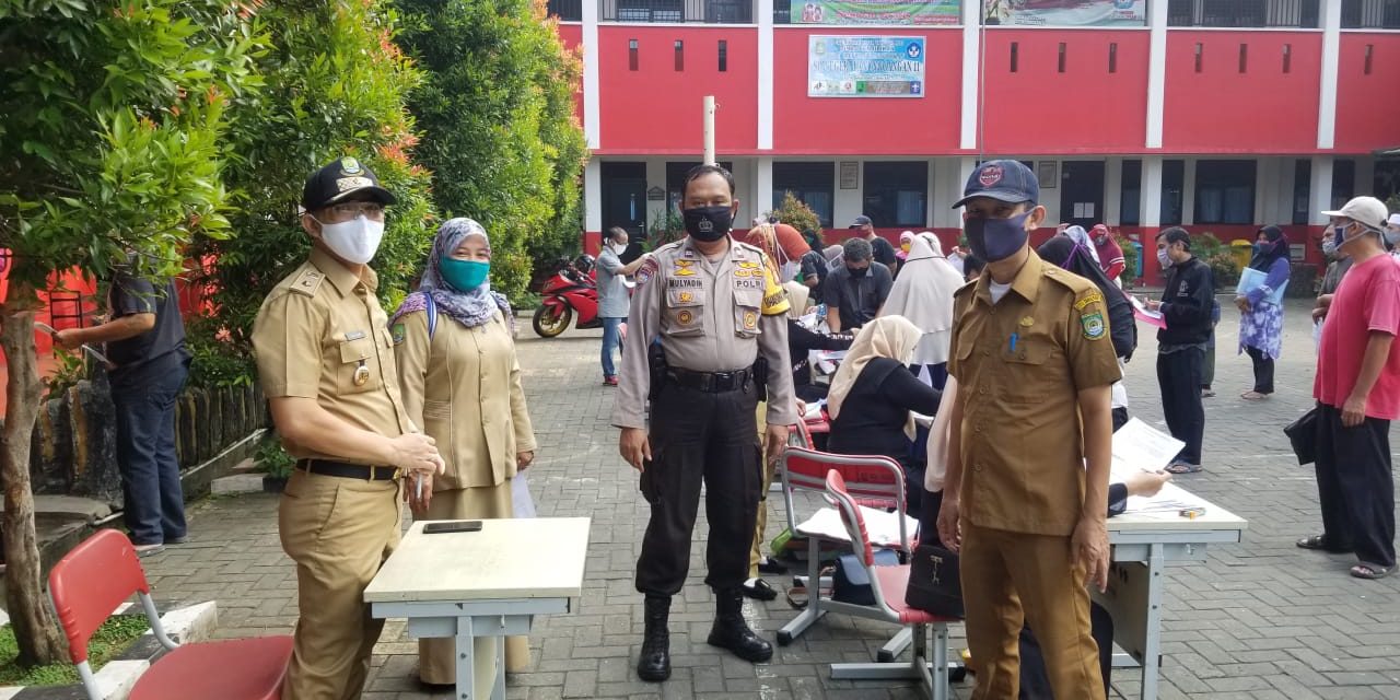 Pemberian Bansos dari Prov. Banten Bagi Warga Kel. Panunggangan Kec. Pinang Kota Tangerang