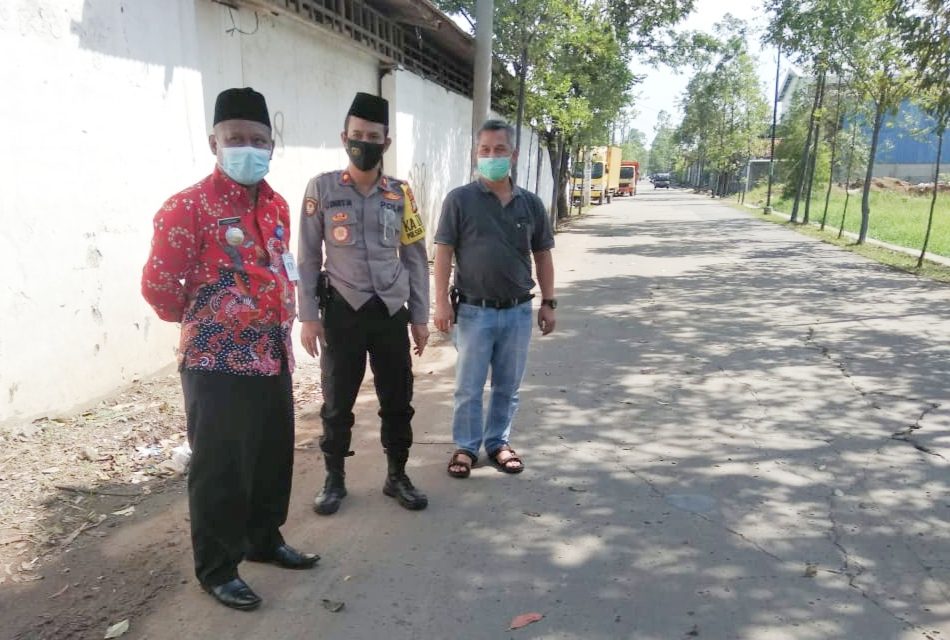 Kapolsek Cipondoh bersama 3 Pilar Lakukan Check Point di Jl. Ambon Kel. Neroktog Pinang