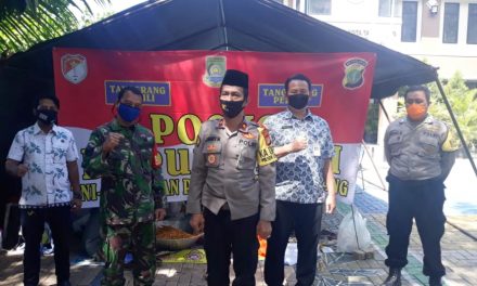 Kapolsek Cipondoh Kunjungi Dapur Umum Bagi Warga Terdampak Covid-19 di Kel. Pinang