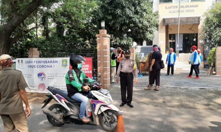 Pelaksanaan dan Penindakan Bagi Pelanggar PSBB di Depan Kantor Kel. Kunciran Indah Pinang